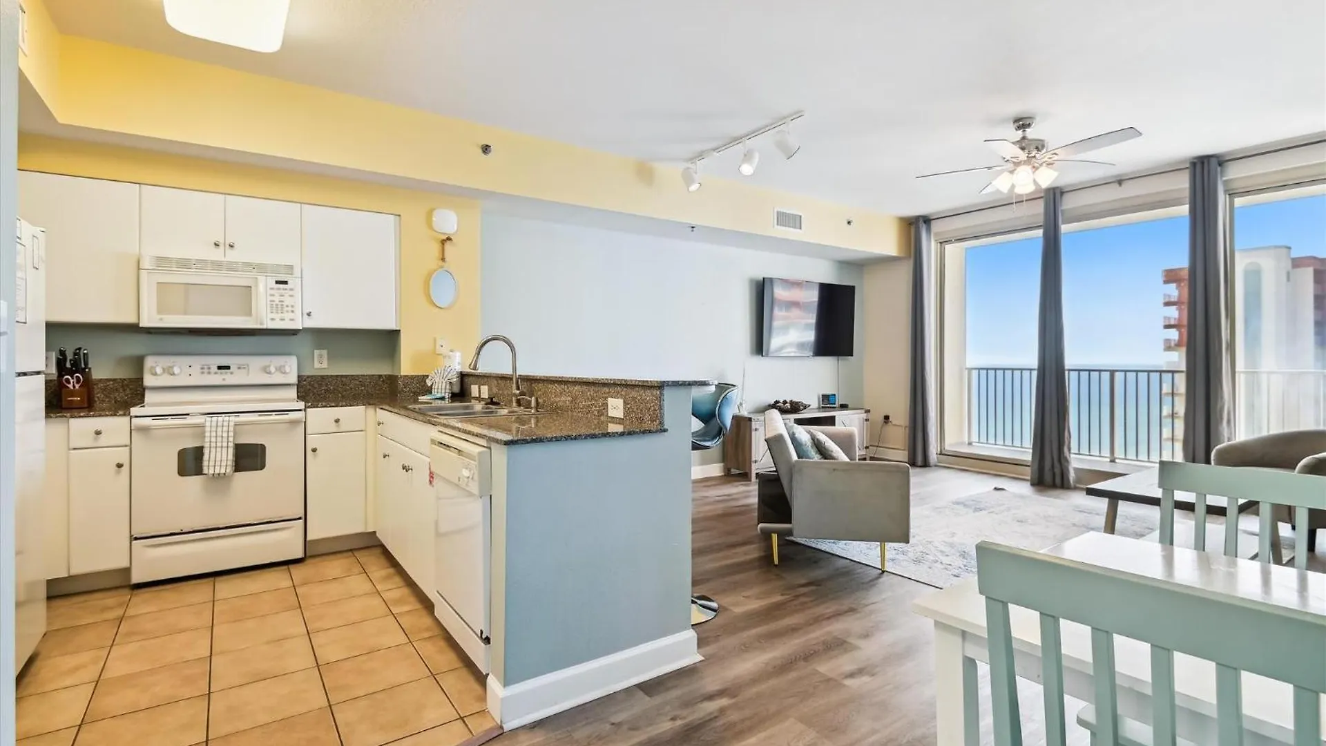 Apartment Shores Of Panama 2026 - 1 Bedroombunkssleeps 6, Res, Parking! Condo Panama City Beach United States